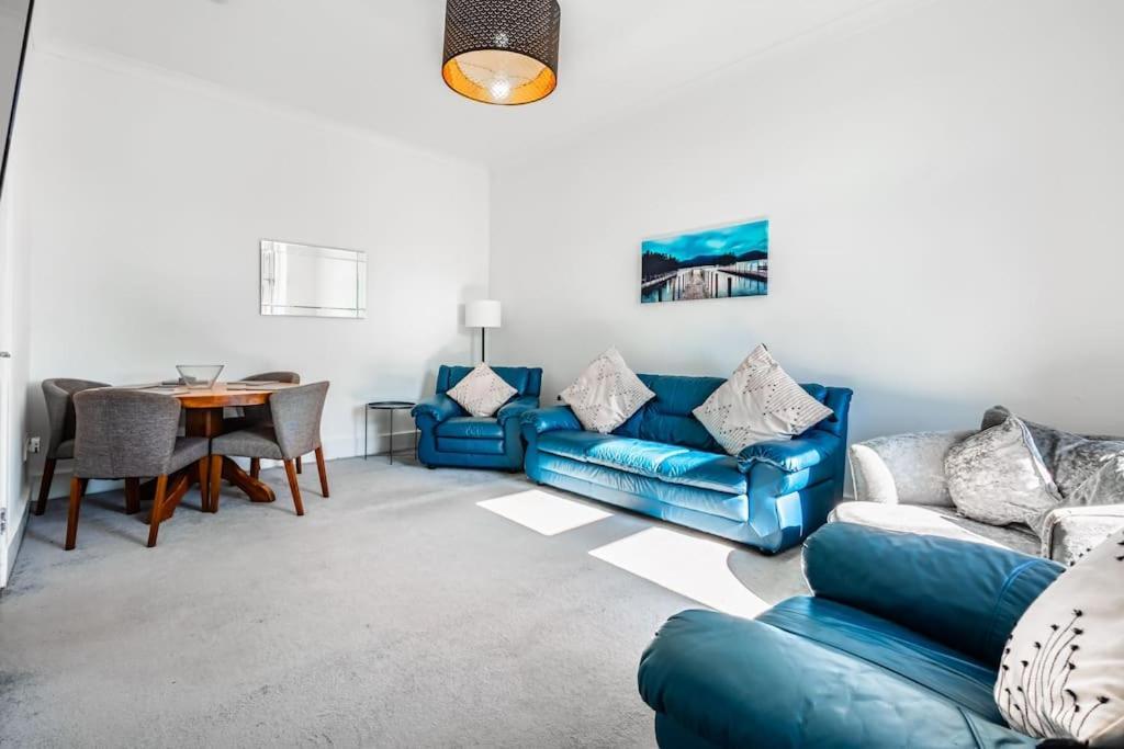 Kali Apartment - Spacious 3 Bed Apartment In Wishaw Уишо Экстерьер фото