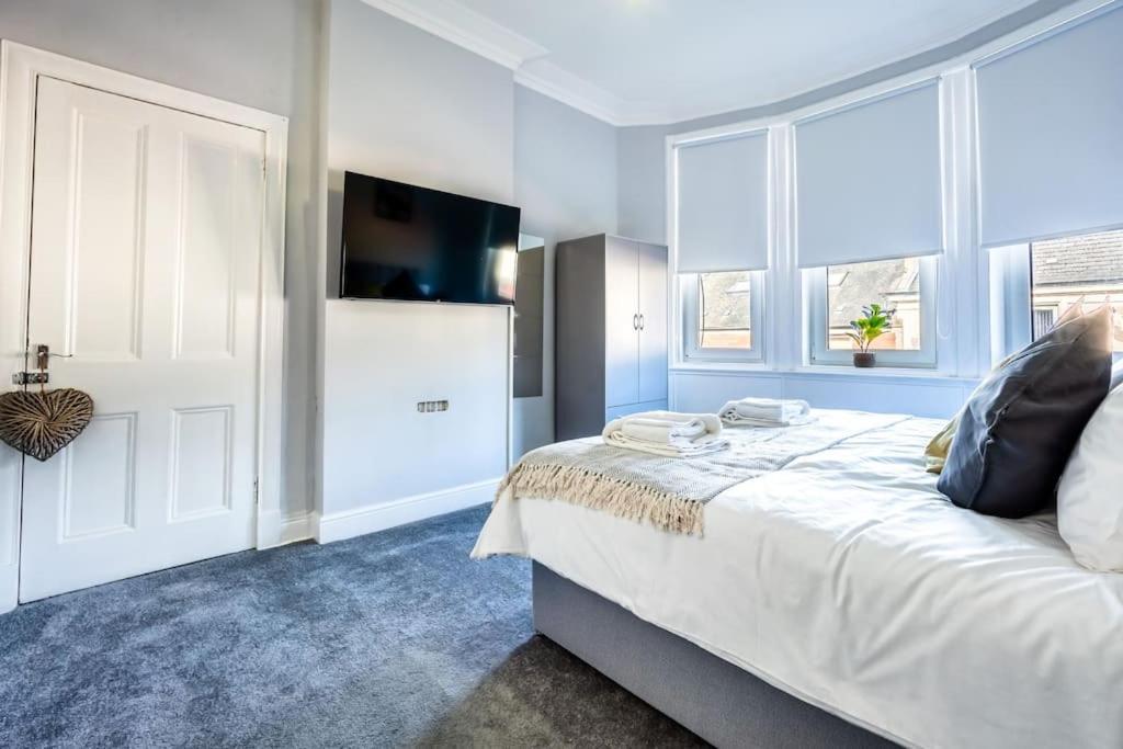 Kali Apartment - Spacious 3 Bed Apartment In Wishaw Уишо Экстерьер фото